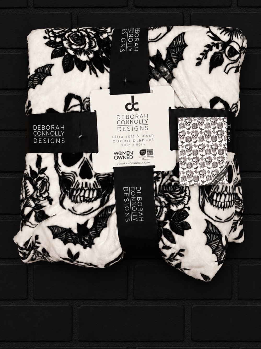 Black & White Skull Plush Blanket